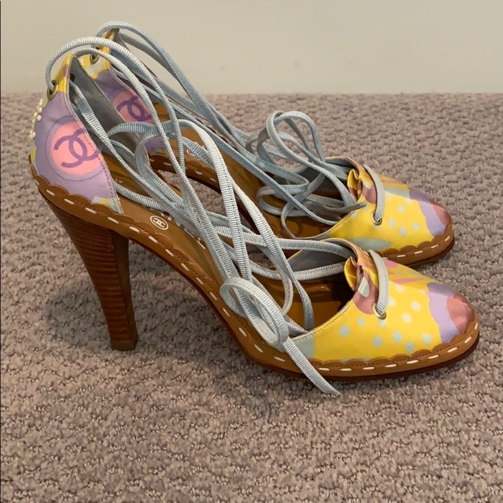 NWOT Chanel heels, ankle tie, spring print, 38.5